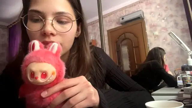 EdythRozier online show from February 2026 12:11:01 PM