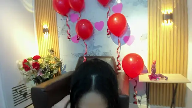 Snapshot of Lara_pons chatting on February 2026 01:37:02 PM Lara pons online show from February 2026 01:37:02 PM