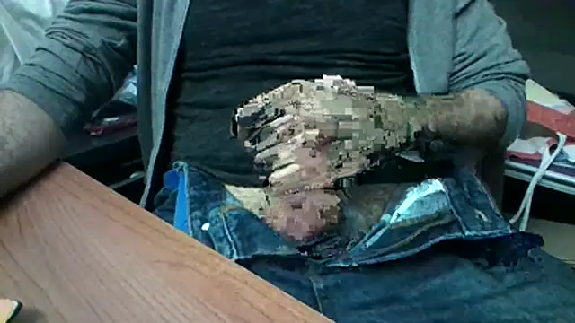 Snapshot of elegantblack chatting on March 2026 12:28:01 PM elegantblack online show from March 2026 12:28:01 PM