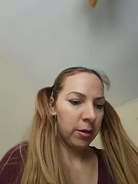 sexyrubyta online show from May 2026 08:45:01 AM