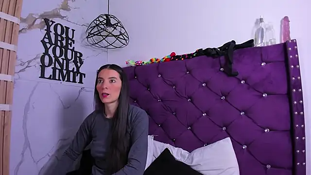 Valkiria-and-Dione online show from March 2026 07:29:01 PM