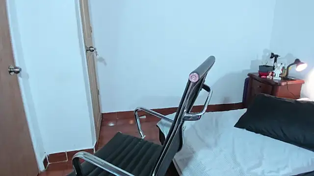 Snapshot of AshlyViper chatting on February 2026 11:21:01 AM AshlyViper online show from February 2026 11:21:01 AM