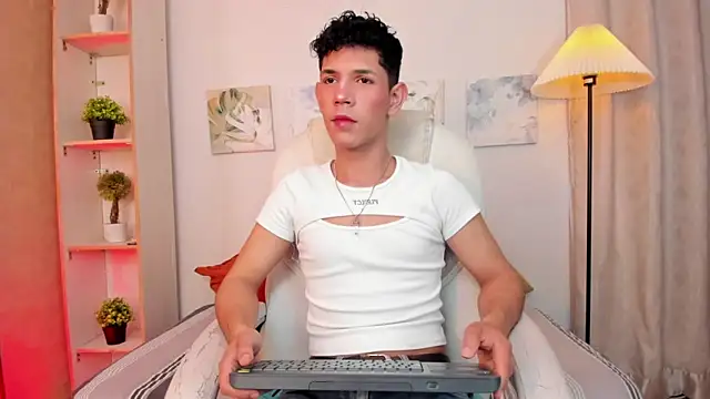 Snapshot of arlequiin_ chatting on February 2026 08:57:02 PM arlequiin online show from February 2026 08:57:02 PM