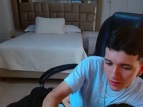 eroboyxox online show from February 2026 08:48:02 PM