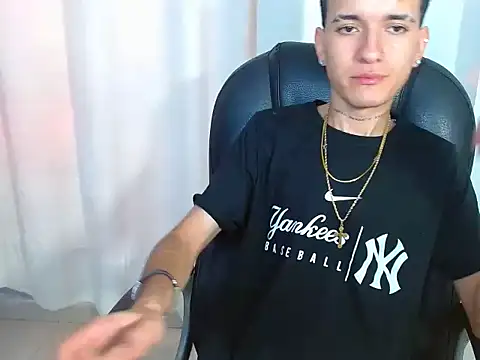 eroboyxox online show from February 2026 08:07:01 PM