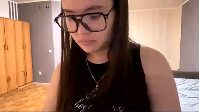 Snapshot of Ayazyn chatting on February 2026 01:32:02 PM Ayazyn online show from February 2026 01:32:02 PM