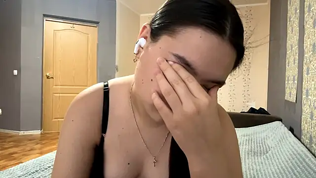 Snapshot of Ayazyn chatting on February 2026 01:07:01 PM Ayazyn online show from February 2026 01:07:01 PM