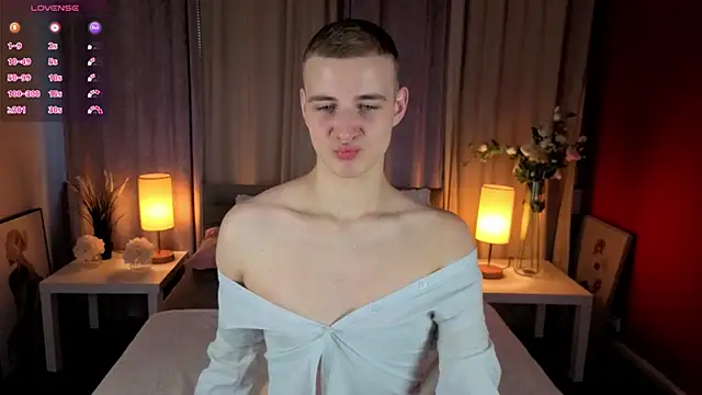 HereAlexColee online show from February 2026 02:22:02 PM