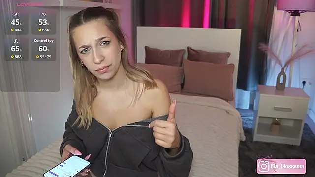 Snapshot of LilaaBlossom chatting on February 2026 04:25:02 PM LilaaBlossom online show from February 2026 04:25:02 PM