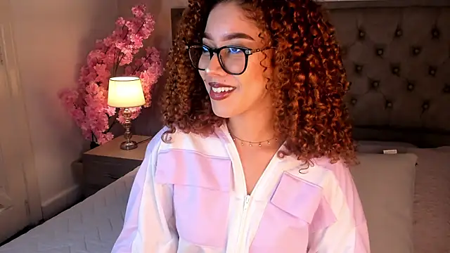 Snapshot of Sienna_brunette chatting on June 2026 12:27:01 PM Sienna brunette online show from June 2026 12:27:01 PM
