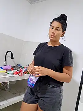 Cris18sexy online show from April 2026 04:52:01 PM