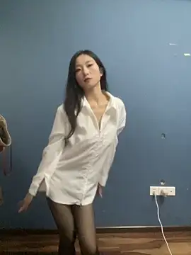 XiaoGui10 online show from May 2026 02:49:02 PM