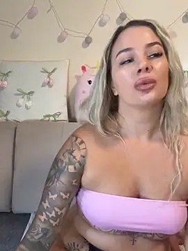 Snapshot of sexybatwomen33 chatting on June 2026 06:22:02 AM sexybatwomen33 online show from June 2026 06:22:02 AM