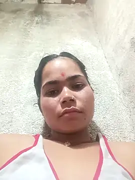 Snapshot of Sunali_Bendre chatting on April 2026 04:16:01 AM Sunali Bendre online show from April 2026 04:16:01 AM