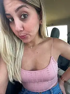 Snapshot of vicky_ney chatting on April 2026 08:21:01 PM vicky ney online show from April 2026 08:21:01 PM