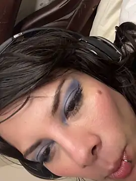 Isalove99 online show from February 2026 05:33:02 AM