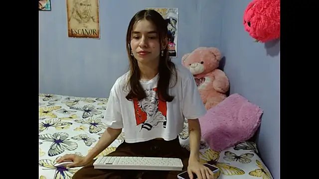 Snapshot of Arlet_Blouse chatting on April 2026 04:34:01 AM Arlet Blouse online show from April 2026 04:34:01 AM