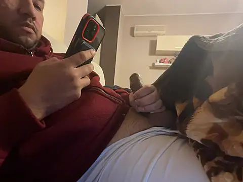 latinocalientehot online show from February 2026 09:07:01 PM