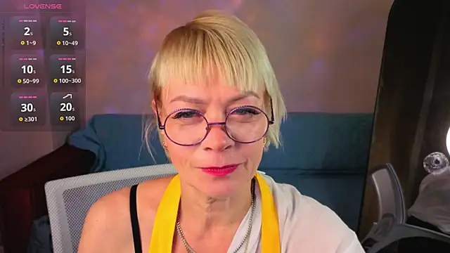 Snapshot of Ann_Annise chatting on June 2026 04:21:02 PM Ann Annise online show from June 2026 04:21:02 PM