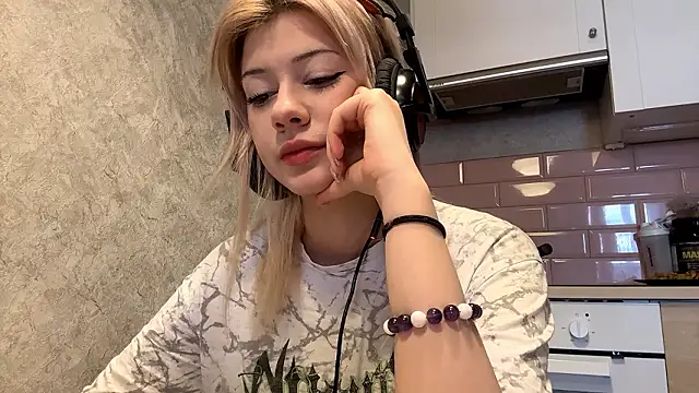 LadyFoxLove online show from February 2026 10:47:01 AM