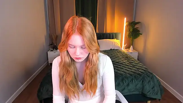 Julia Anis online show from February 2026 01:01:02 AM