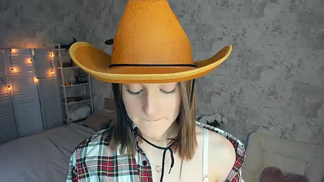 LianneBynon online show from June 2026 08:41:01 AM