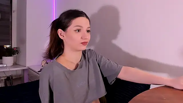 miabellee  online show from April 2026 11:02:01 PM