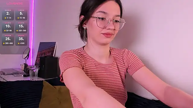 Snapshot of miabellee_ chatting on April 2026 09:10:02 PM miabellee online show from April 2026 09:10:02 PM