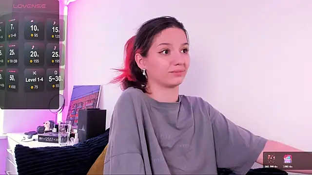 Snapshot of miabellee_ chatting on June 2026 07:35:02 AM miabellee online show from June 2026 07:35:02 AM