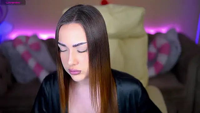 Snapshot of OliviaMoore_ chatting on February 2026 01:38:02 PM OliviaMoore online show from February 2026 01:38:02 PM