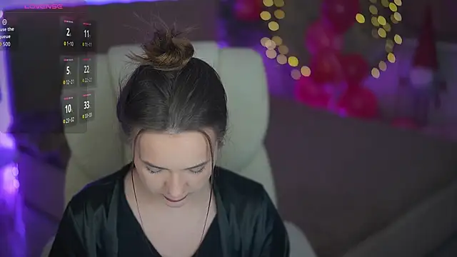 Snapshot of OliviaMoore_ chatting on February 2026 06:43:02 AM OliviaMoore online show from February 2026 06:43:02 AM