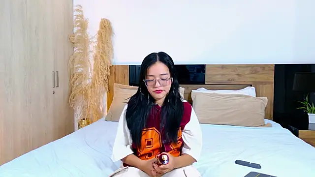 AntonellaBons online show from July 2026 02:32:01 PM