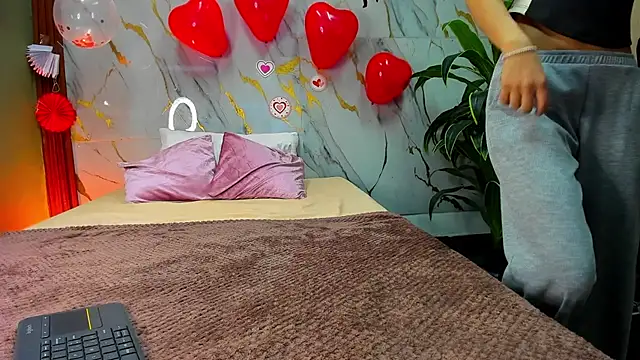 Amanda Rossi online show from February 2026 03:42:01 PM