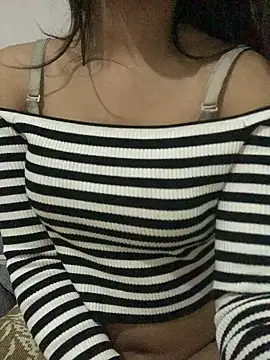 Snapshot of Nour-Lina chatting on February 2026 01:27:01 AM Nour-Lina online show from February 2026 01:27:01 AM