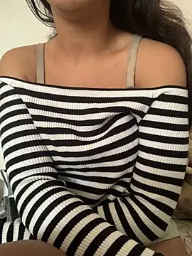 Snapshot of Nour-Lina chatting on February 2026 09:32:02 AM Nour-Lina online show from February 2026 09:32:02 AM