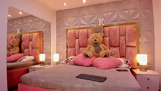 Paris Velvet online show from February 2026 10:13:02 PM