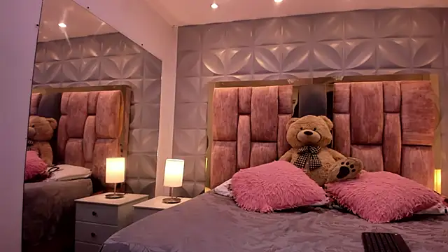 Paris Velvet online show from April 2026 11:11:02 PM