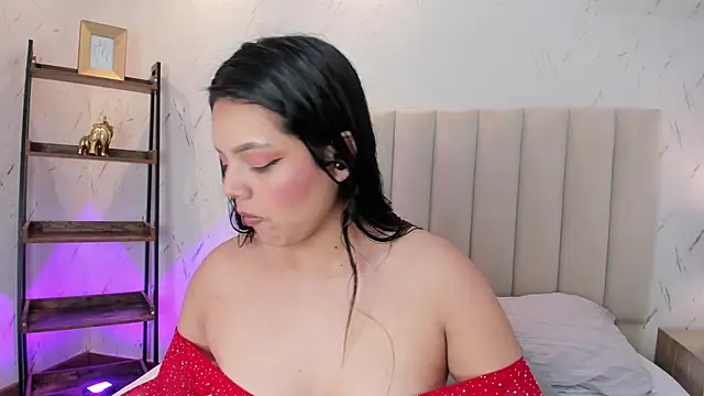 Snapshot of ViolettaRousee_ chatting on April 2026 09:42:01 PM ViolettaRousee online show from April 2026 09:42:01 PM