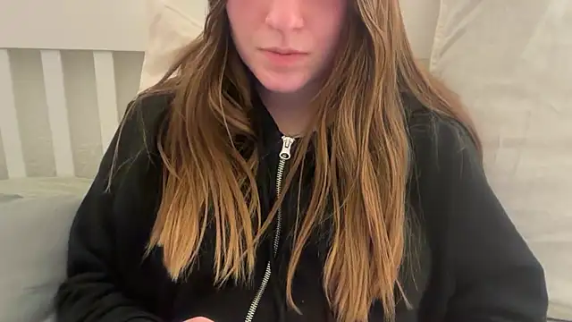 Lucyschickt online show from February 2026 07:54:01 PM