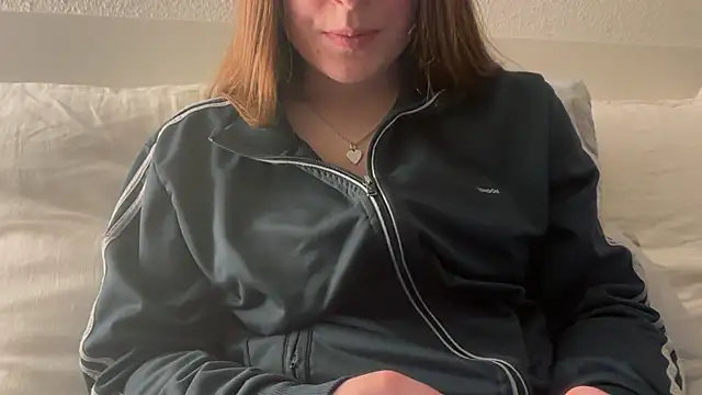 Lucyschickt online show from March 2026 06:43:01 PM