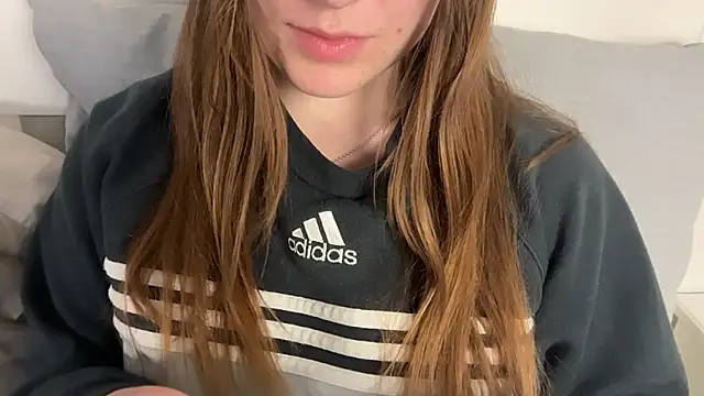 Lucyschickt online show from June 2026 07:42:01 PM