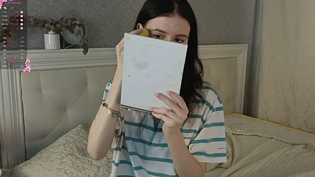 Snapshot of Glow_hollow chatting on February 2026 03:32:02 AM Glow hollow online show from February 2026 03:32:02 AM