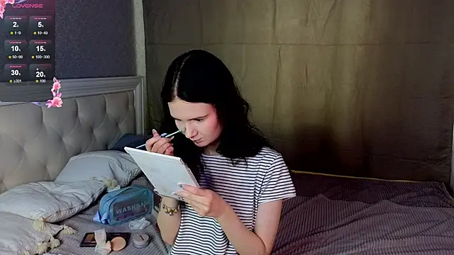 Snapshot of Glow_hollow chatting on February 2026 04:13:02 AM Glow hollow online show from February 2026 04:13:02 AM