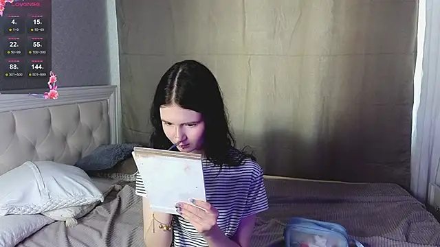 Snapshot of Glow_hollow chatting on February 2026 04:02:01 AM Glow hollow online show from February 2026 04:02:01 AM