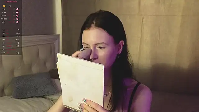 Snapshot of Glow_hollow chatting on February 2026 04:11:01 AM Glow hollow online show from February 2026 04:11:01 AM