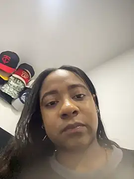 Snapshot of amara_queen_ chatting on May 2026 05:54:02 PM amara queen online show from May 2026 05:54:02 PM