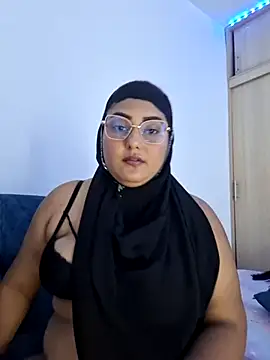 Snapshot of Amira-sultan chatting on February 2026 09:01:01 PM Amira-sultan online show from February 2026 09:01:01 PM