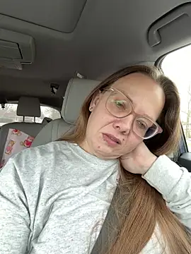 lickablelynn87 online show from February 2026 03:21:01 PM