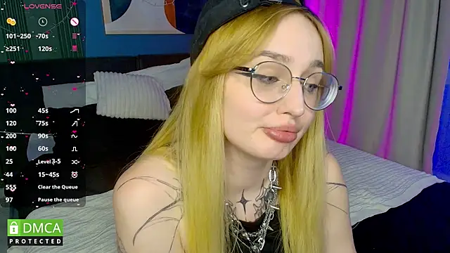 AdeLuna online show from May 2026 09:23:02 PM