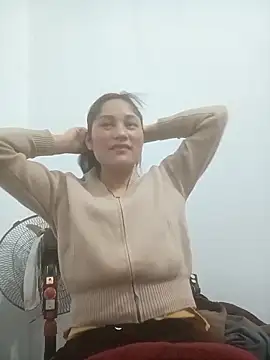 Snapshot of Momo-biki chatting on February 2026 02:22:01 PM Momo-biki online show from February 2026 02:22:01 PM